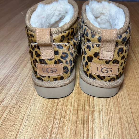 Ugg Shorty Calf Hair Leopard Print Mini Boots - Picture 10 of 13